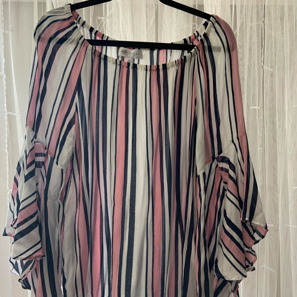 Flutter sleeve blouse